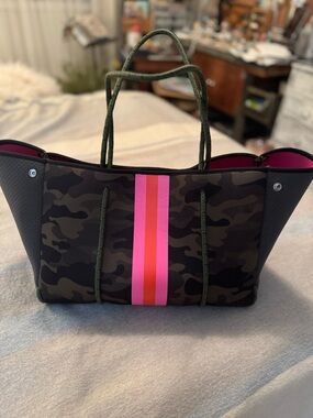 HAUTE SHORE Camo Tote with Pink and Red Center Stripes
